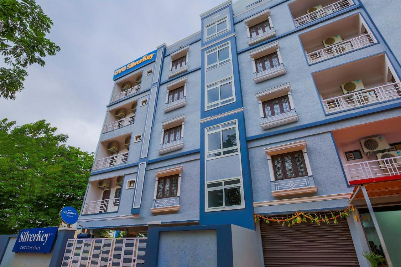 Oyo Silverkey 74581 Nallagandla Hotel Hyderabad Ngoại thất bức ảnh